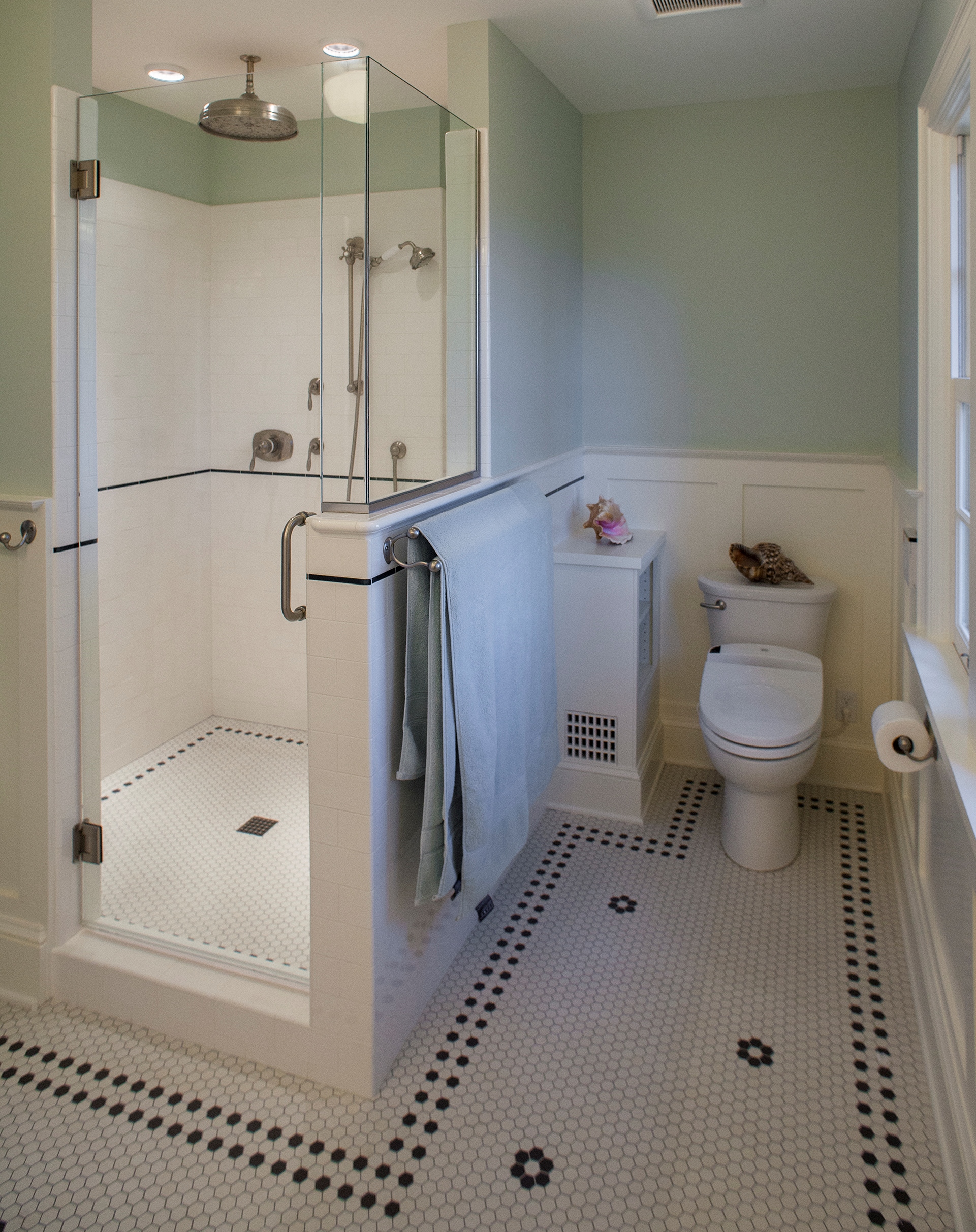 11 Creative Ideas For Small Bathroom Makeovers Top House Designs